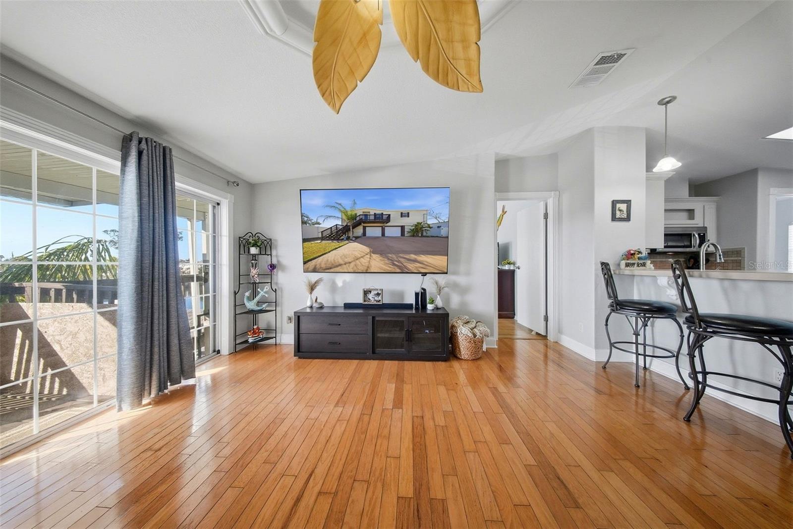 Image 11 of 84 For 13121 Beacon Court