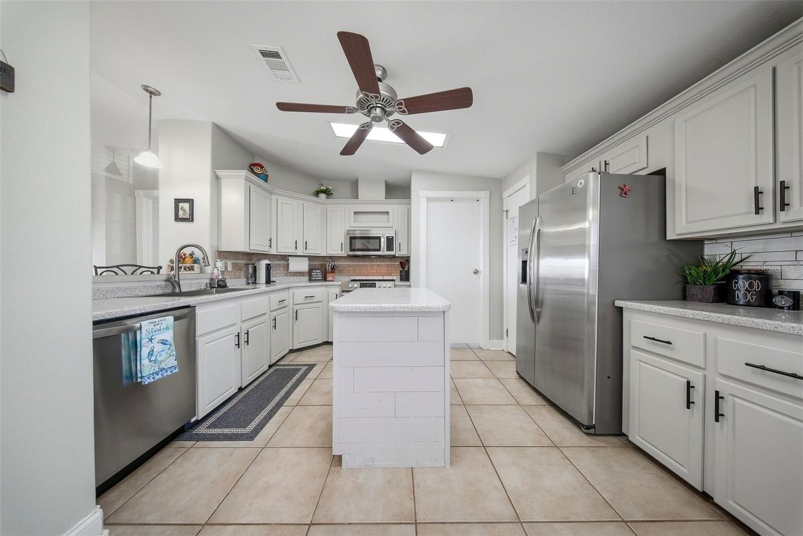 Image 14 of 84 For 13121 Beacon Court