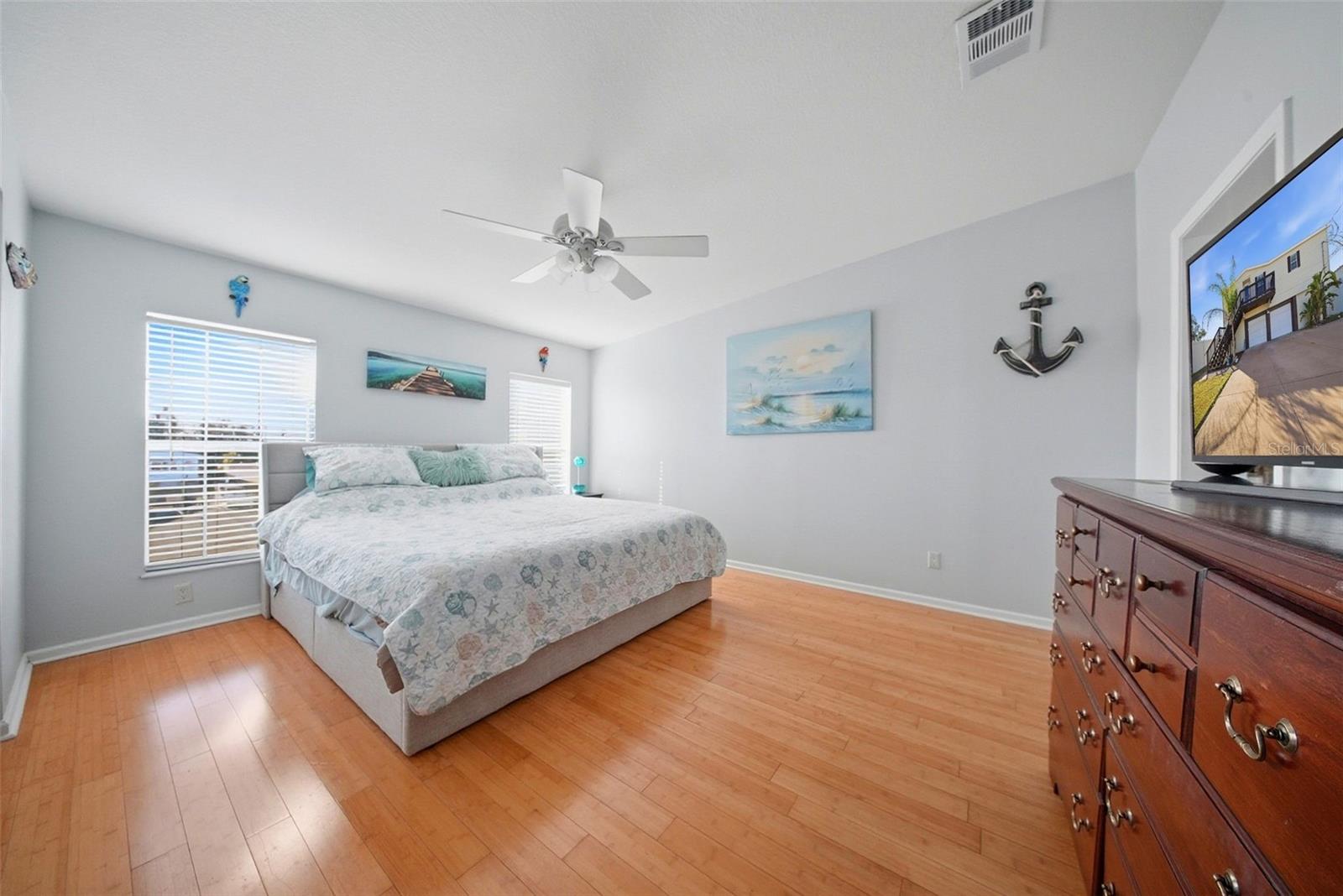 Image 21 of 84 For 13121 Beacon Court