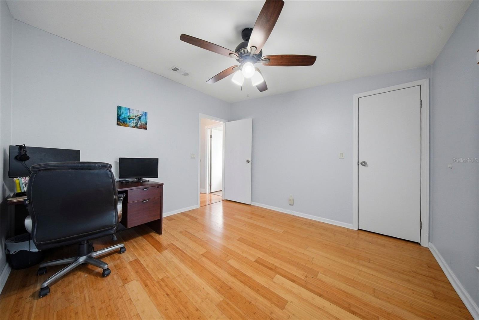 Image 32 of 84 For 13121 Beacon Court