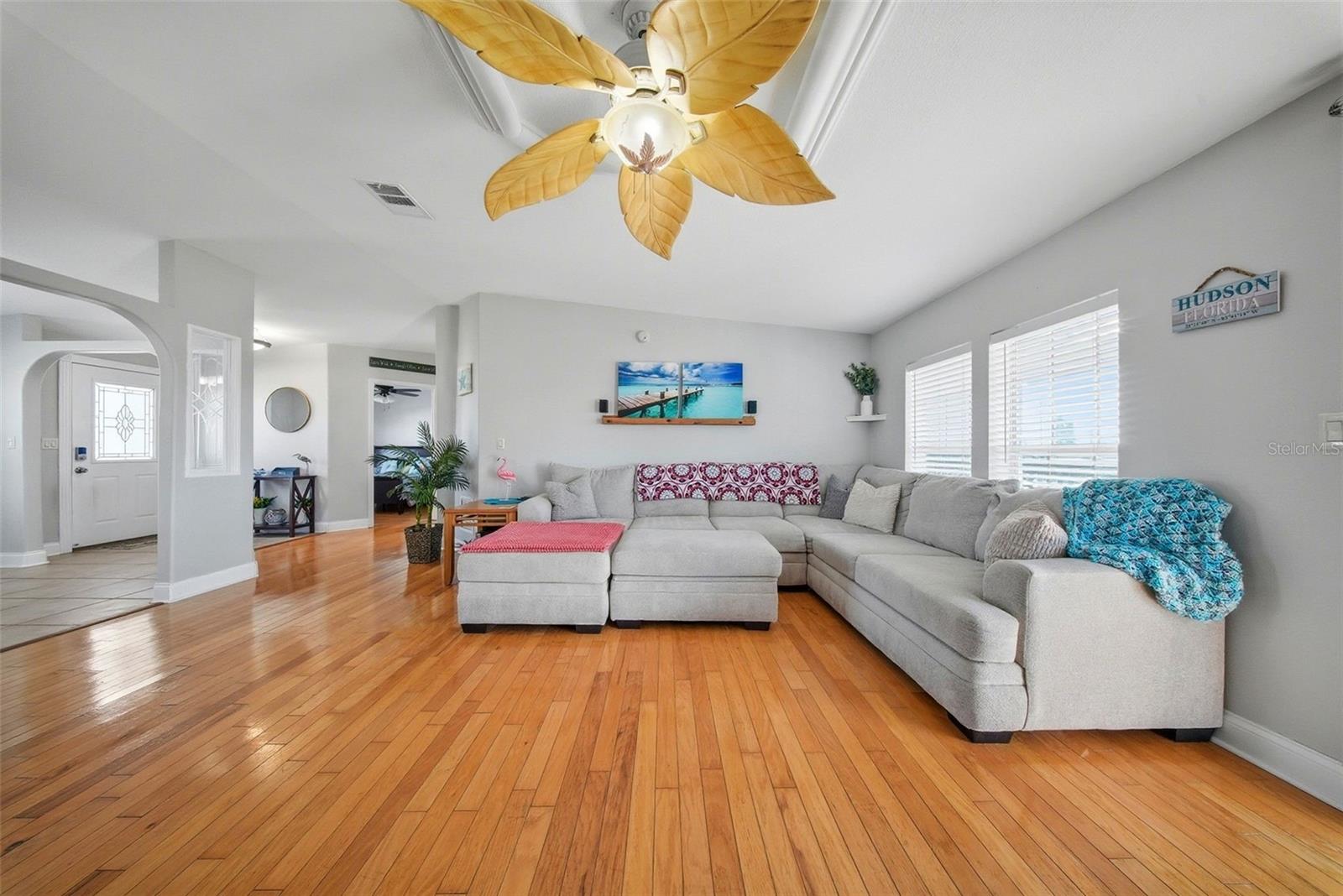 Image 9 of 84 For 13121 Beacon Court