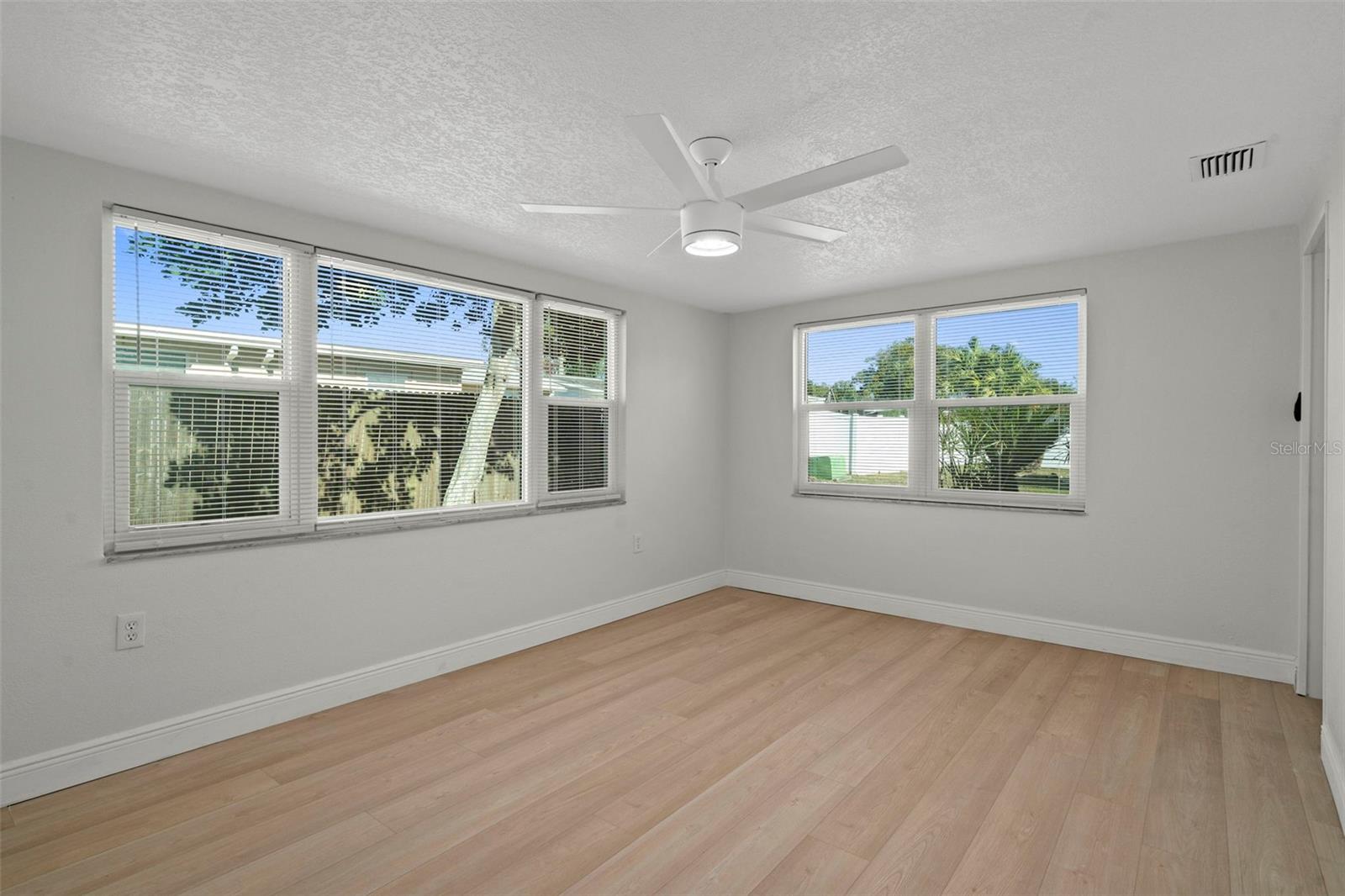 Image 16 of 27 For 5253 Falcon Drive