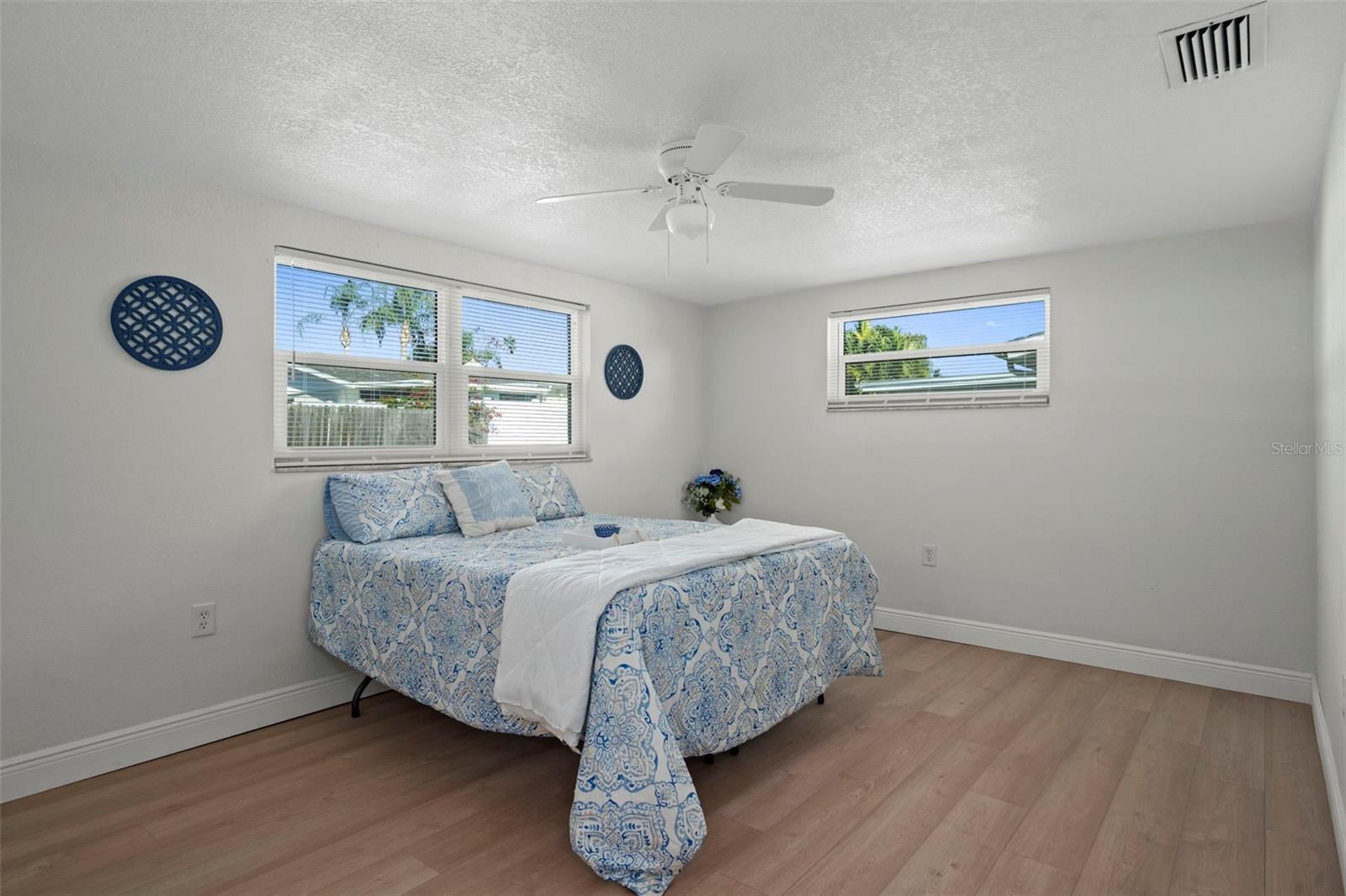 Image 21 of 27 For 5253 Falcon Drive