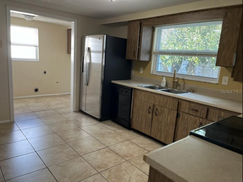 Image 4 of 13 For 11010 Tamarix Avenue