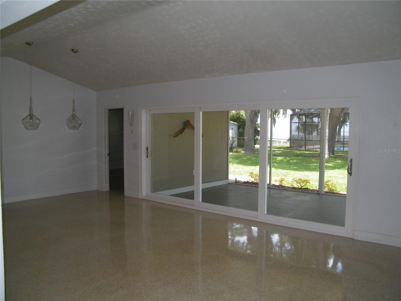 Image 17 of 39 For 1060 Jesse Avenue