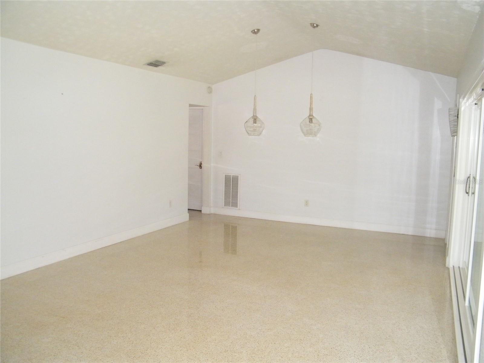 Image 19 of 39 For 1060 Jesse Avenue