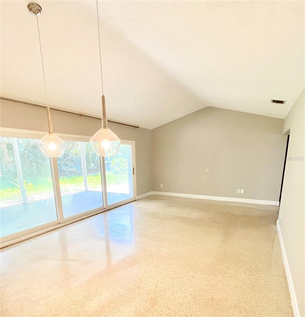 Image 5 of 39 For 1060 Jesse Avenue