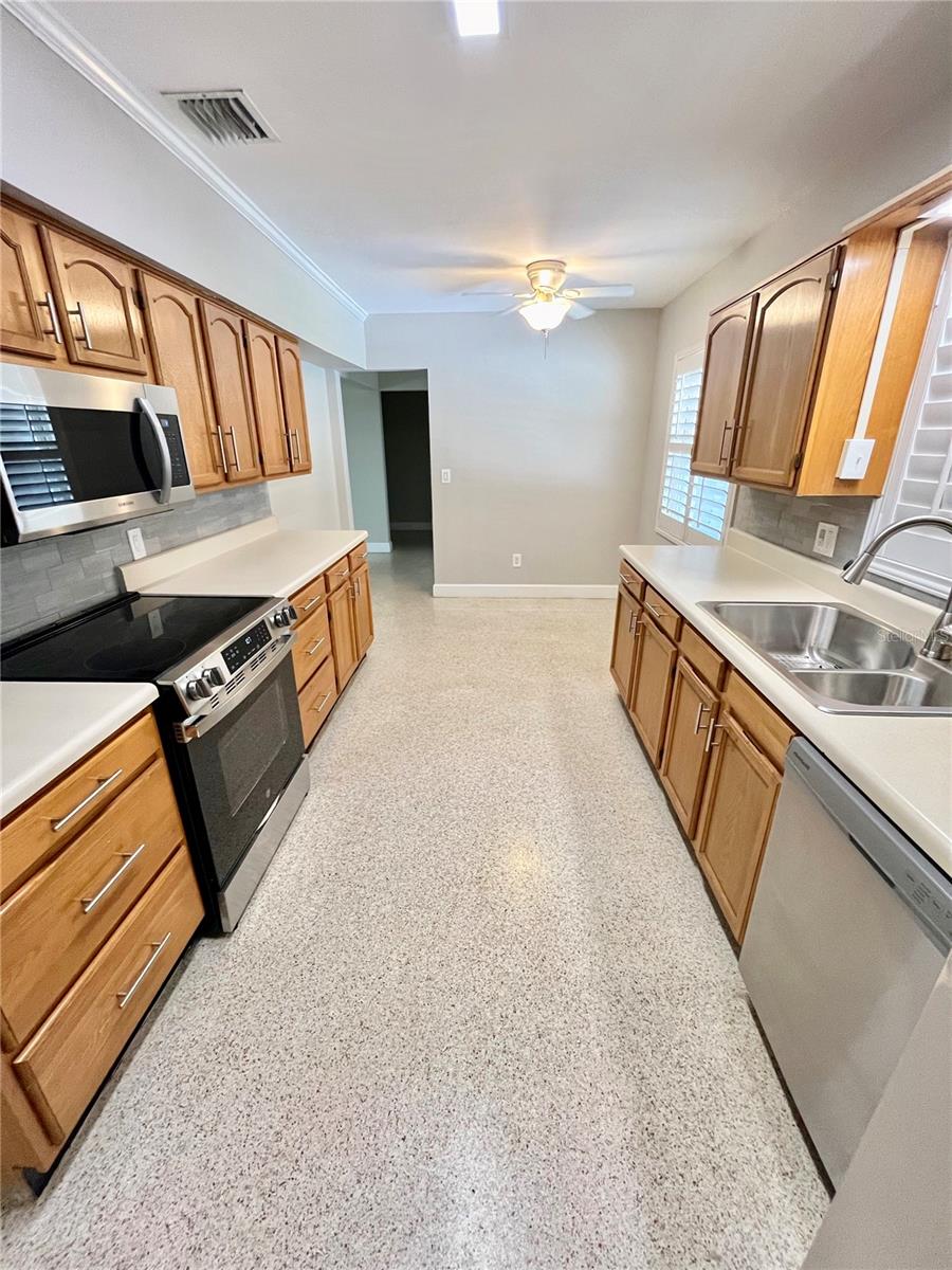 Image 9 of 39 For 1060 Jesse Avenue