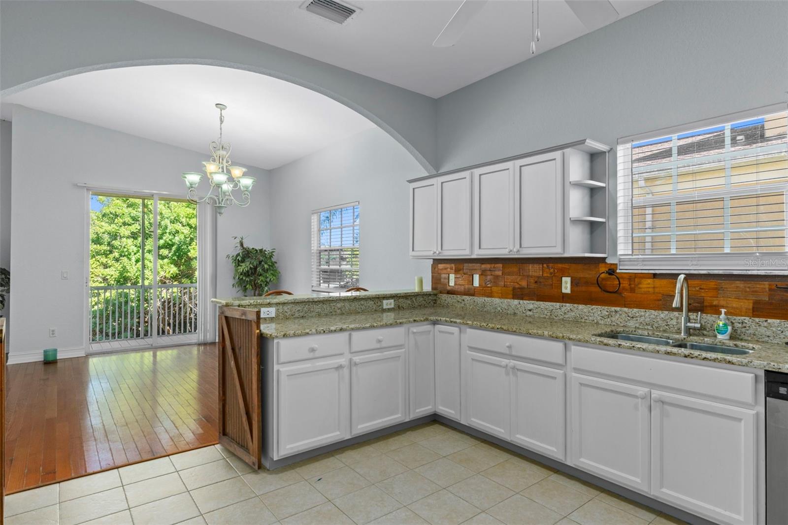 Image 17 of 34 For 8229 Gulf Way