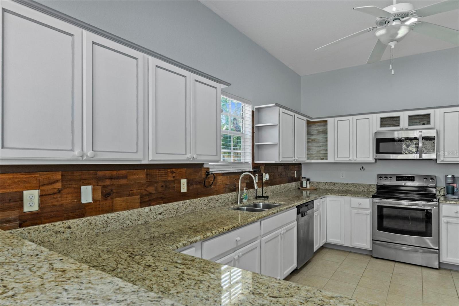 Image 5 of 34 For 8229 Gulf Way