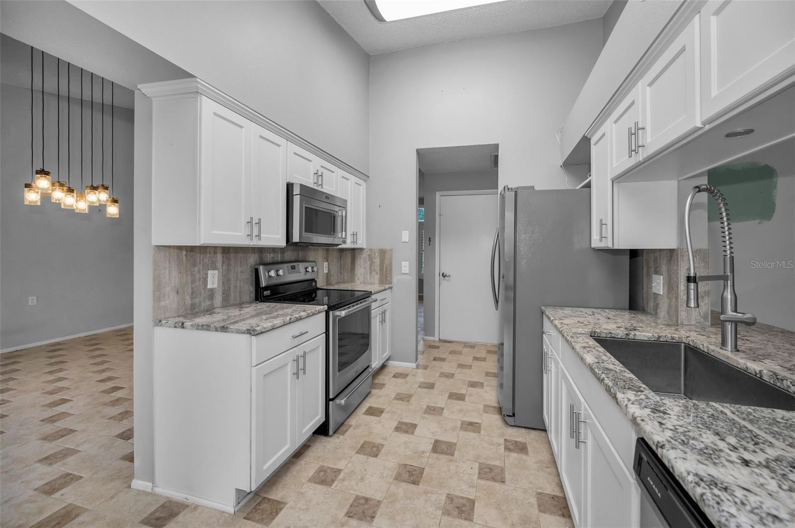 Image 20 of 72 For 6525 Pine Walk Drive