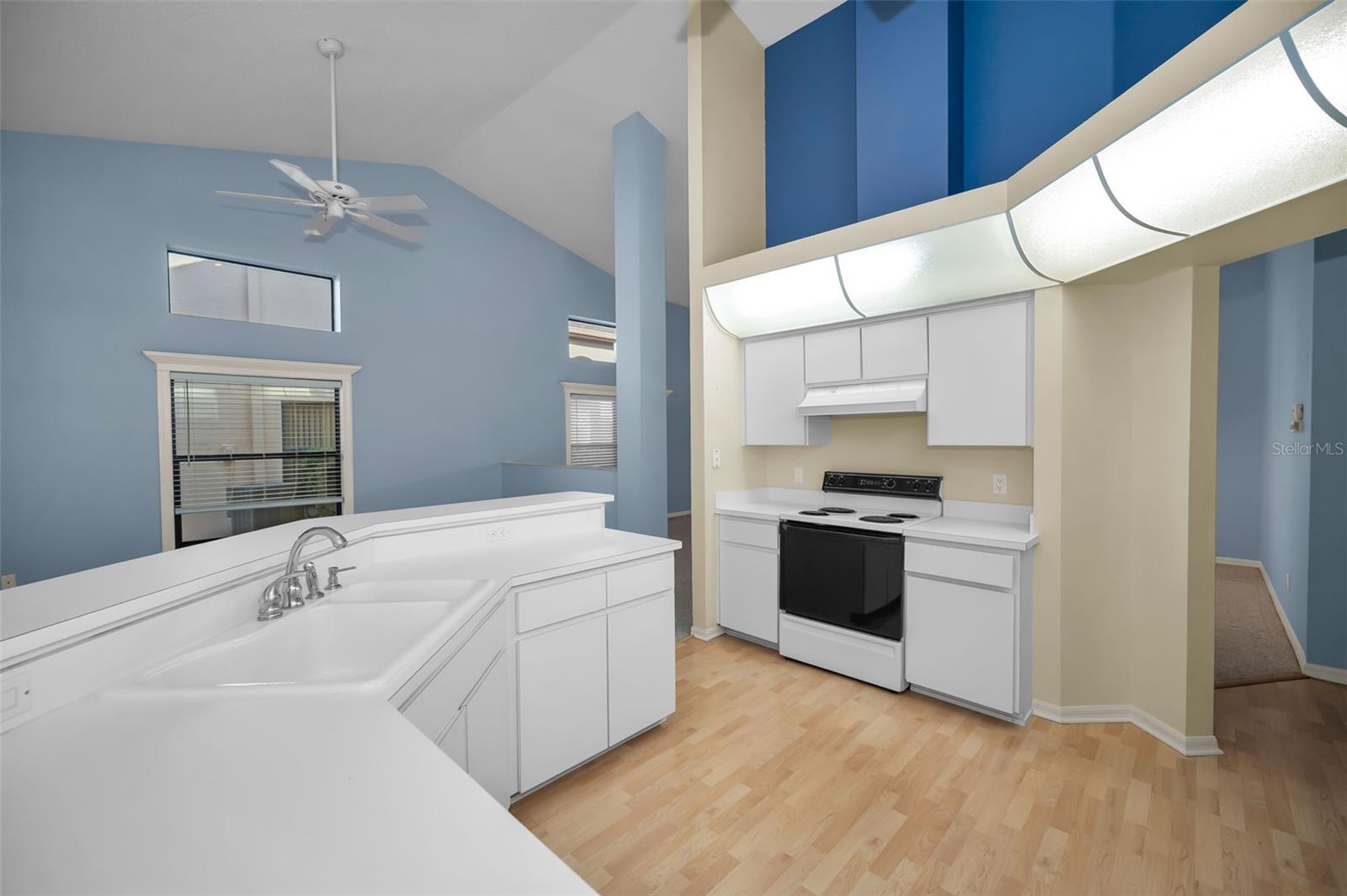 Image 11 of 59 For 9405 Palm Haven Court