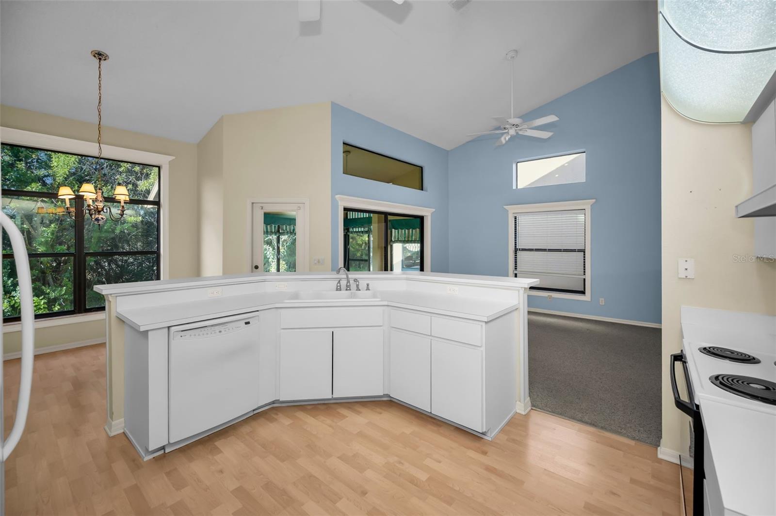 Image 13 of 59 For 9405 Palm Haven Court