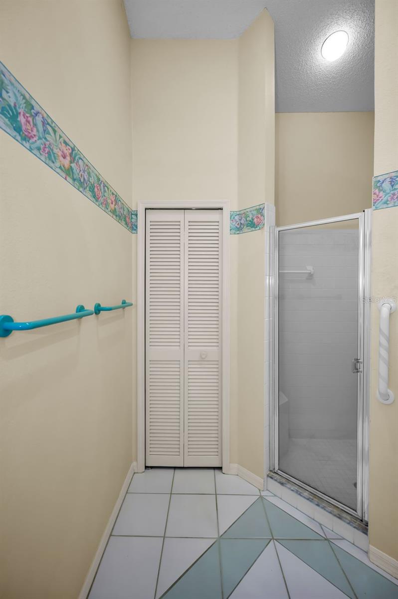 Image 21 of 59 For 9405 Palm Haven Court