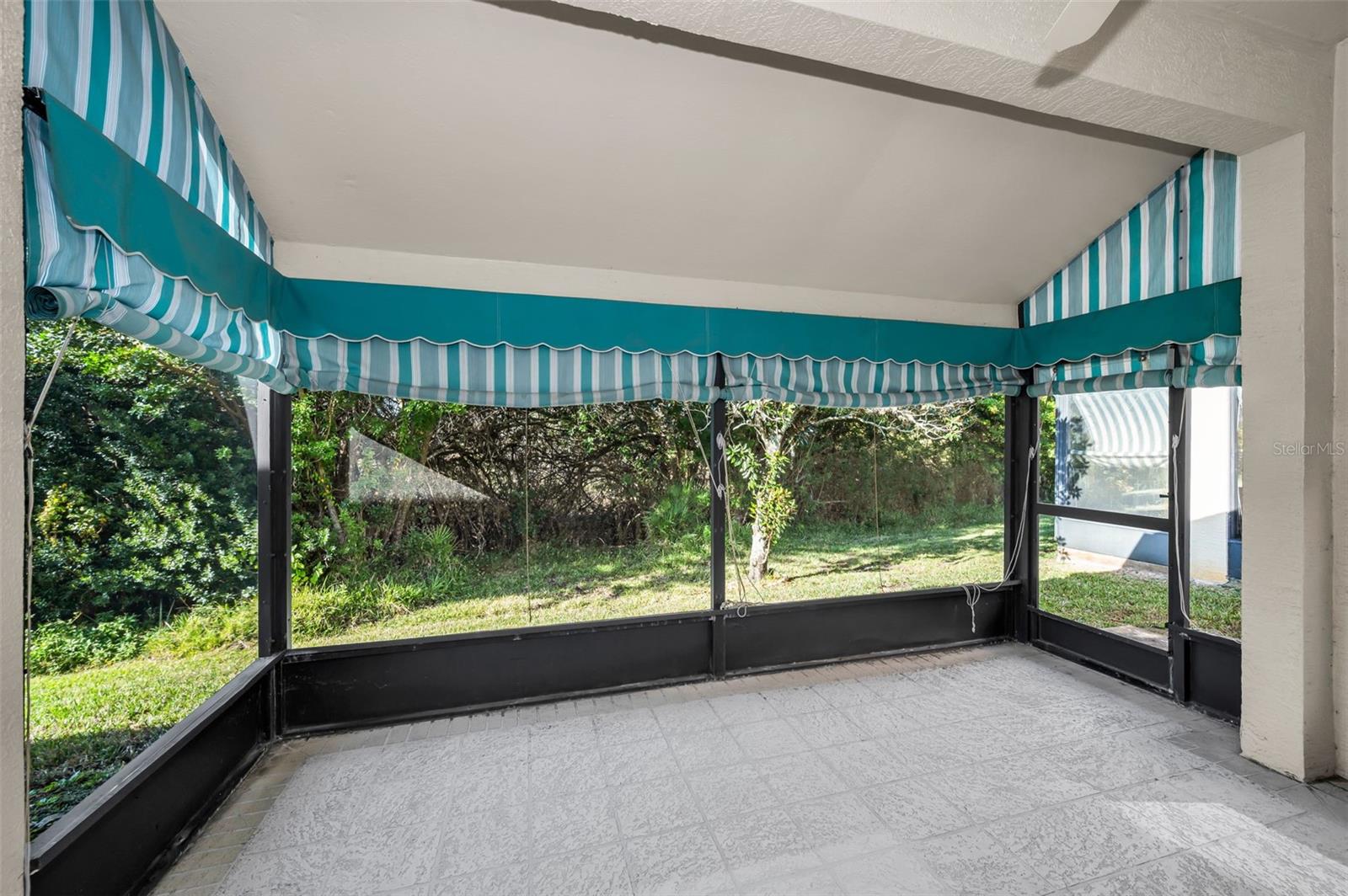 Image 29 of 59 For 9405 Palm Haven Court