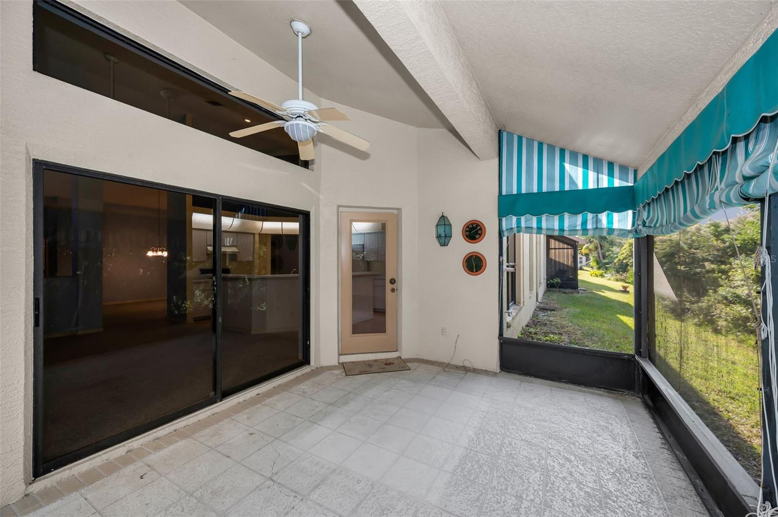 Image 31 of 59 For 9405 Palm Haven Court