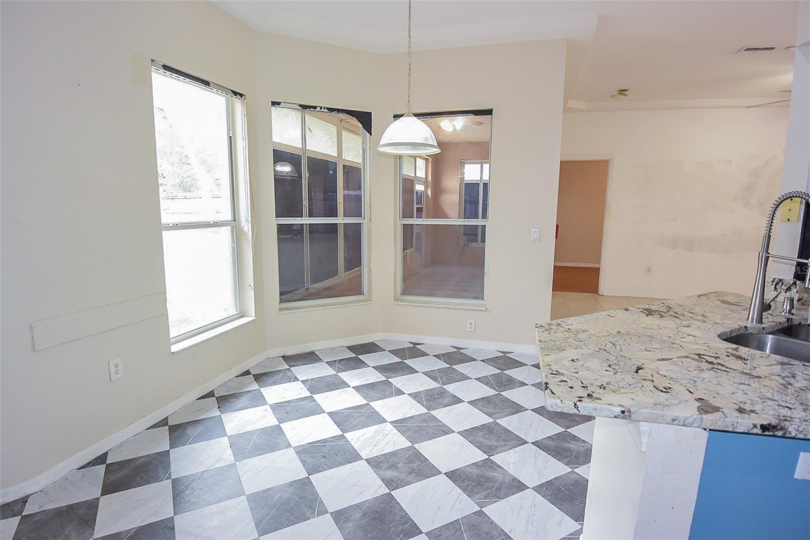 Image 10 of 43 For 3467 Everett Avenue