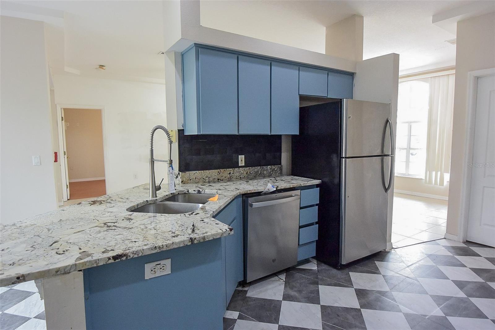 Image 13 of 43 For 3467 Everett Avenue