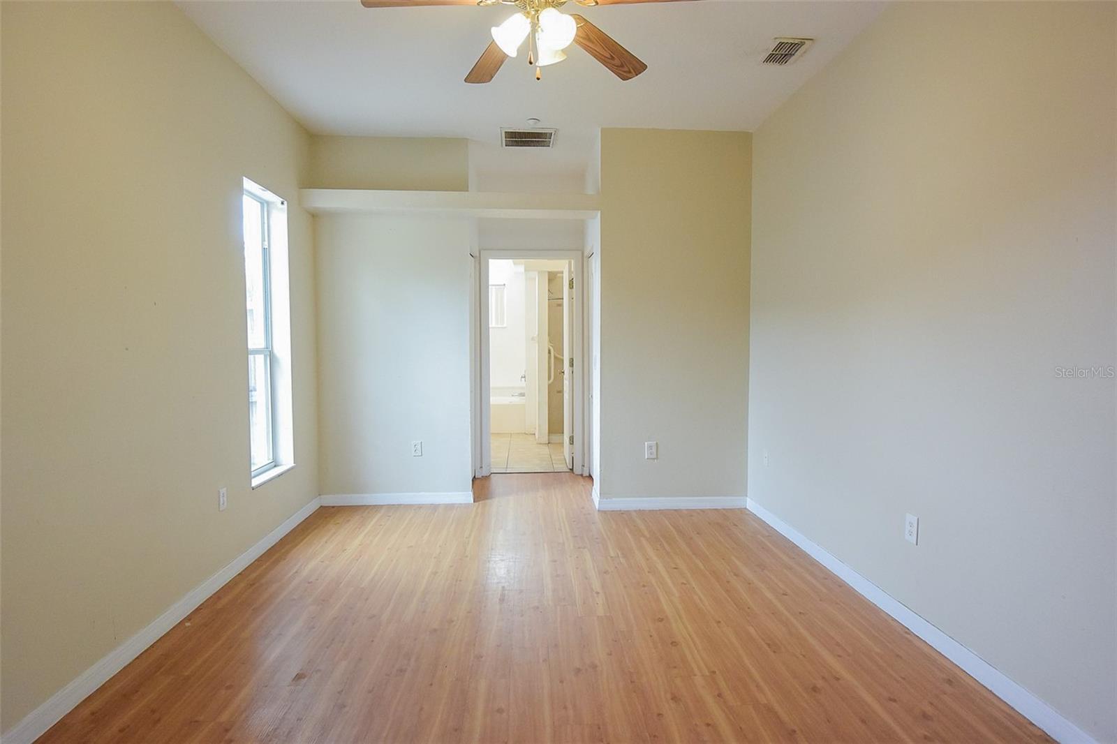 Image 17 of 43 For 3467 Everett Avenue