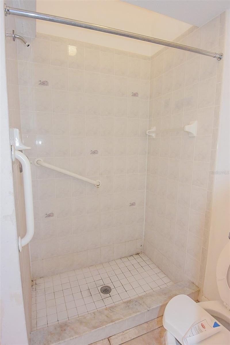 Image 19 of 43 For 3467 Everett Avenue