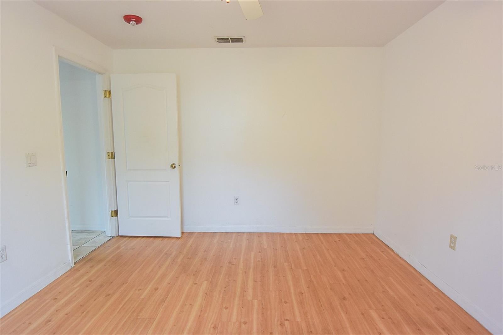 Image 22 of 43 For 3467 Everett Avenue