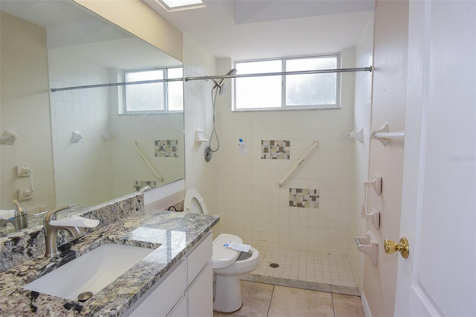 Image 23 of 43 For 3467 Everett Avenue