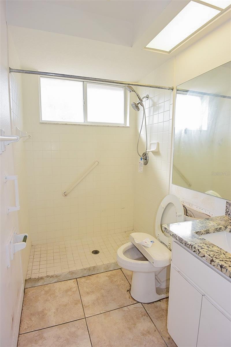 Image 28 of 43 For 3467 Everett Avenue