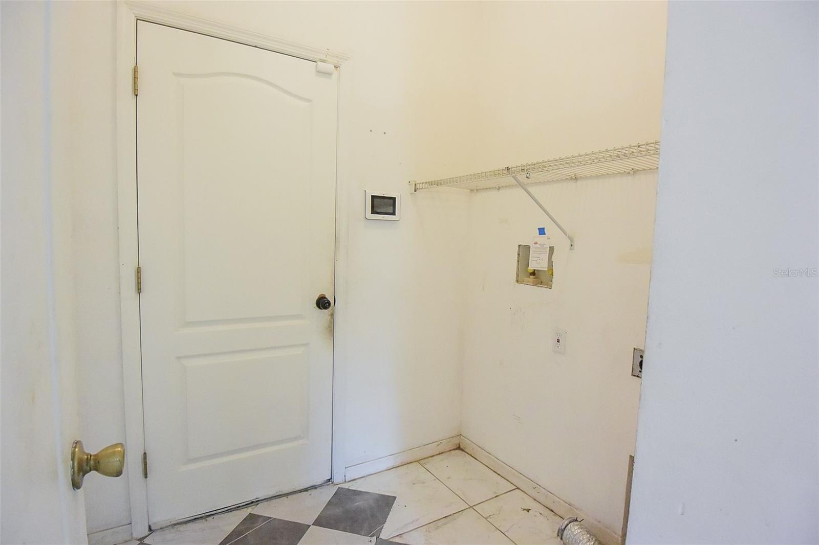 Image 35 of 43 For 3467 Everett Avenue