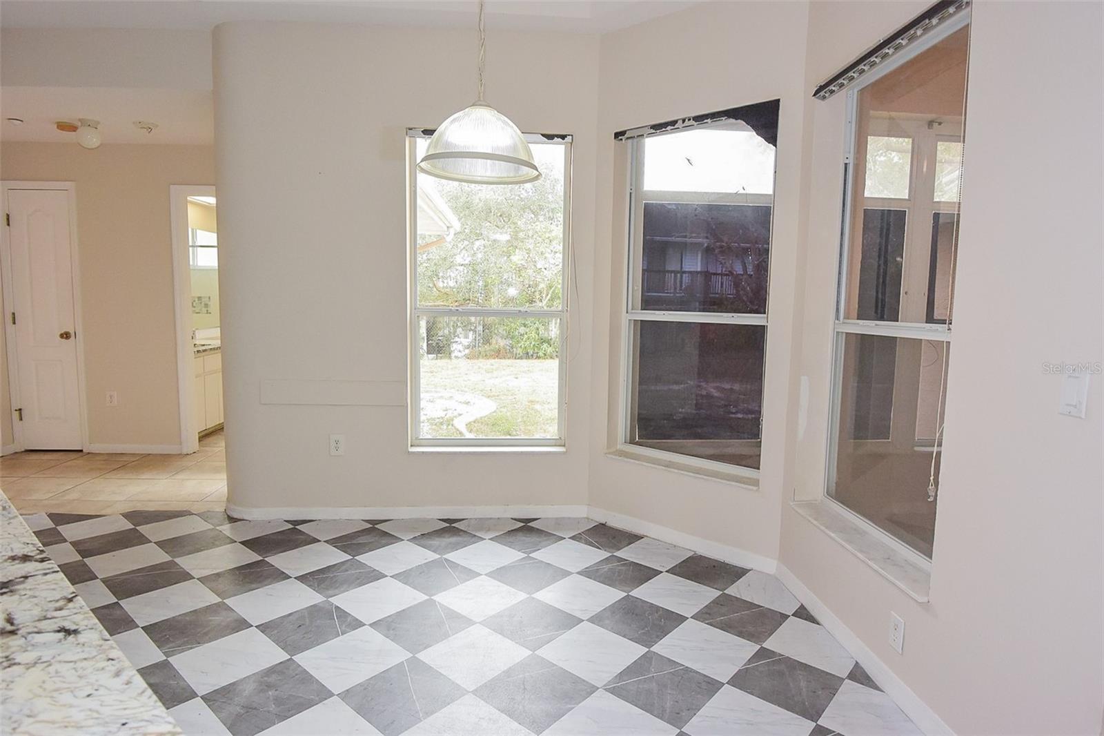 Image 9 of 43 For 3467 Everett Avenue