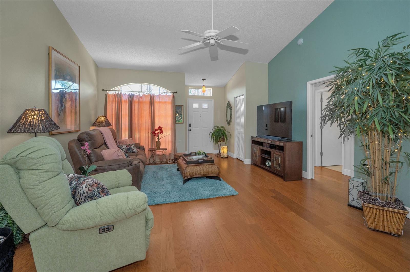 Image 7 of 75 For 9713 Sweeping View Drive