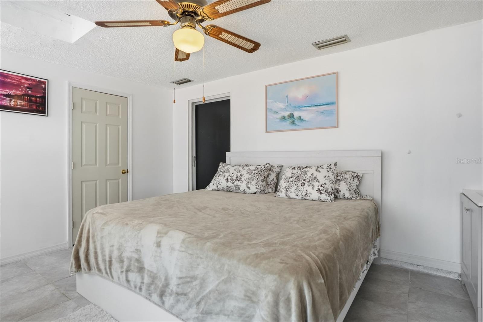 Image 21 of 48 For 13630 Garris Drive