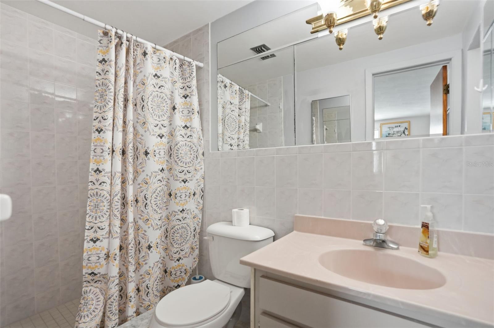 Image 26 of 48 For 13630 Garris Drive