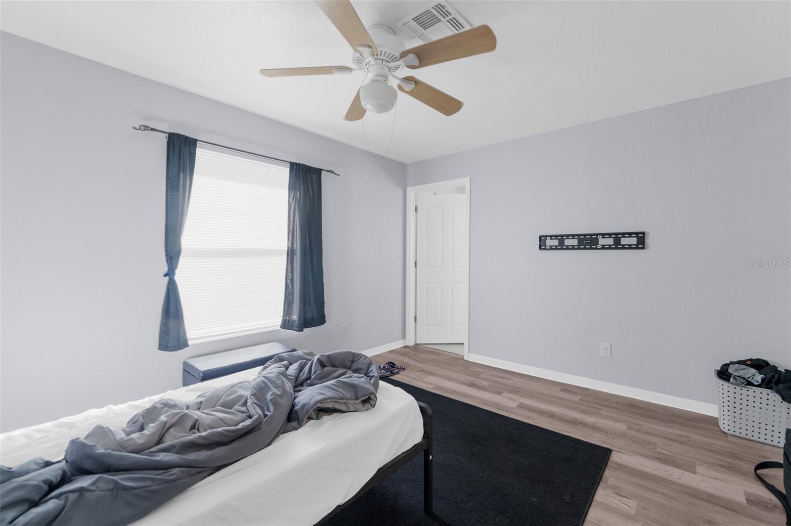 Image 18 of 35 For 11780 Linden Drive