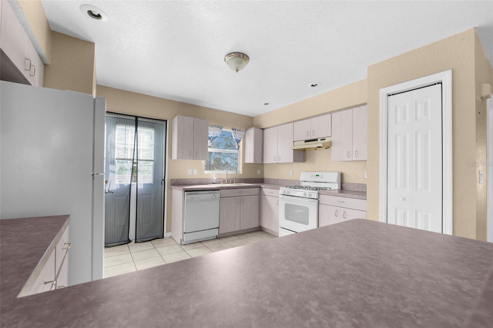 Image 23 of 35 For 11780 Linden Drive