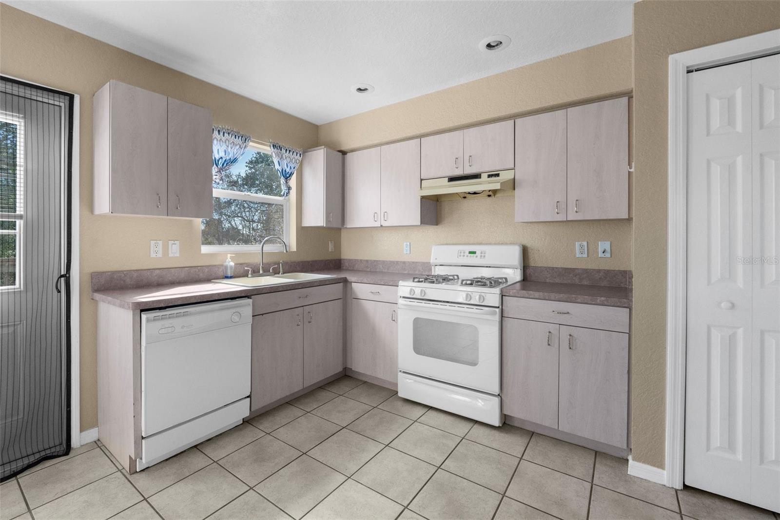 Image 33 of 35 For 11780 Linden Drive