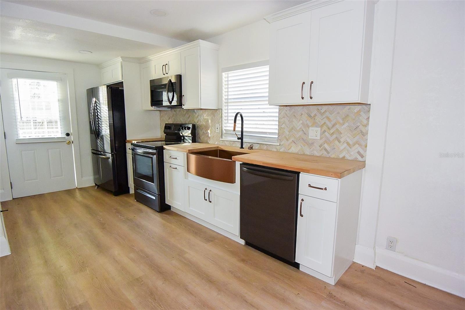 Image 13 of 27 For 3810 Arlington Avenue