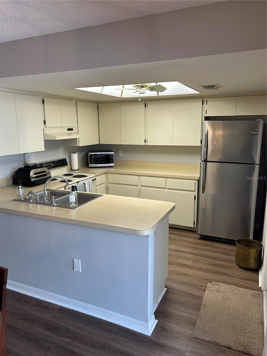 Image 5 of 15 For 7638 Rockville Court