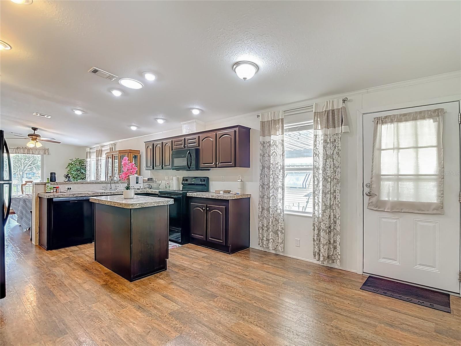 Image 11 of 58 For 15461 Brookridge Boulevard