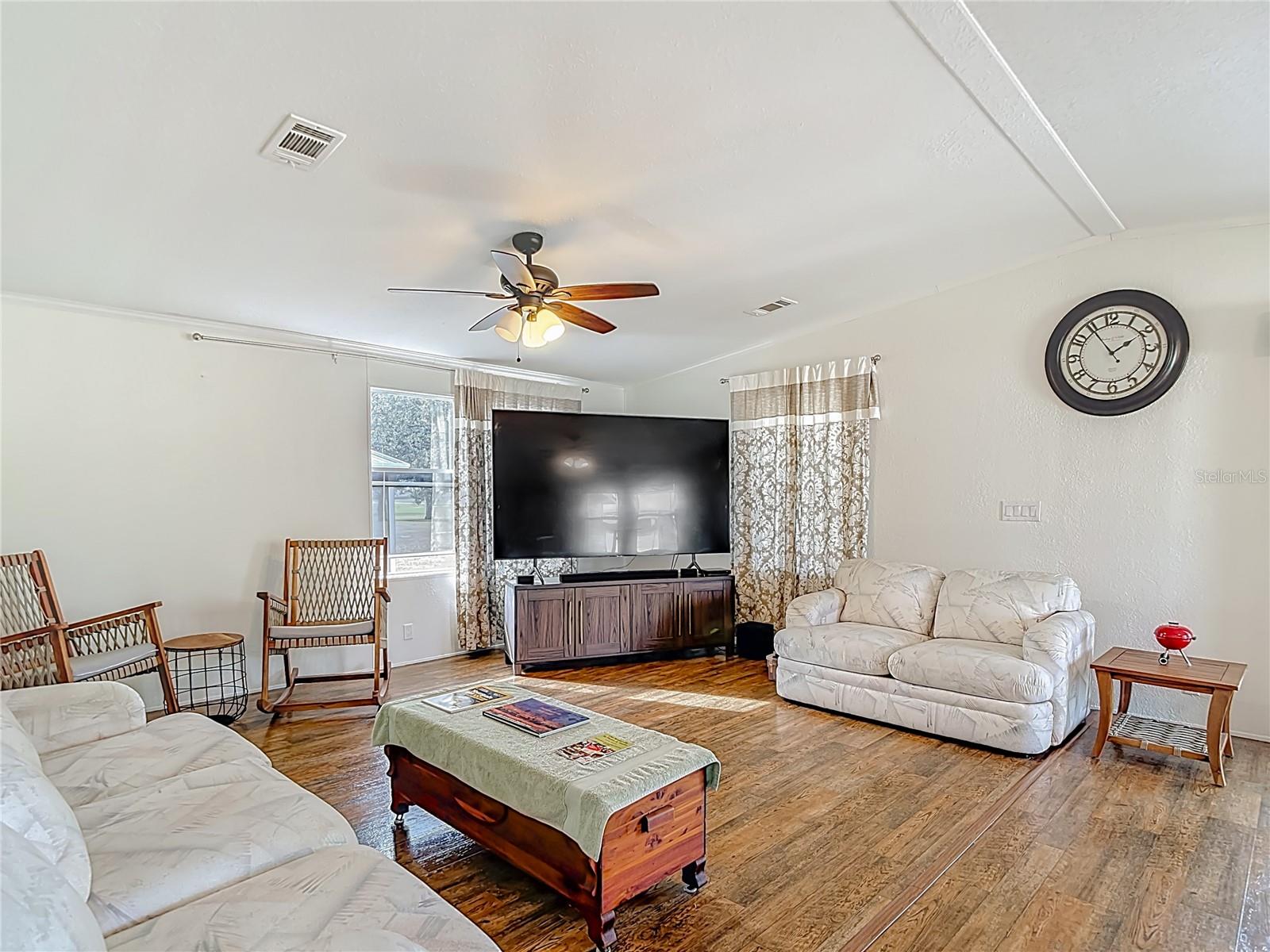 Image 27 of 58 For 15461 Brookridge Boulevard