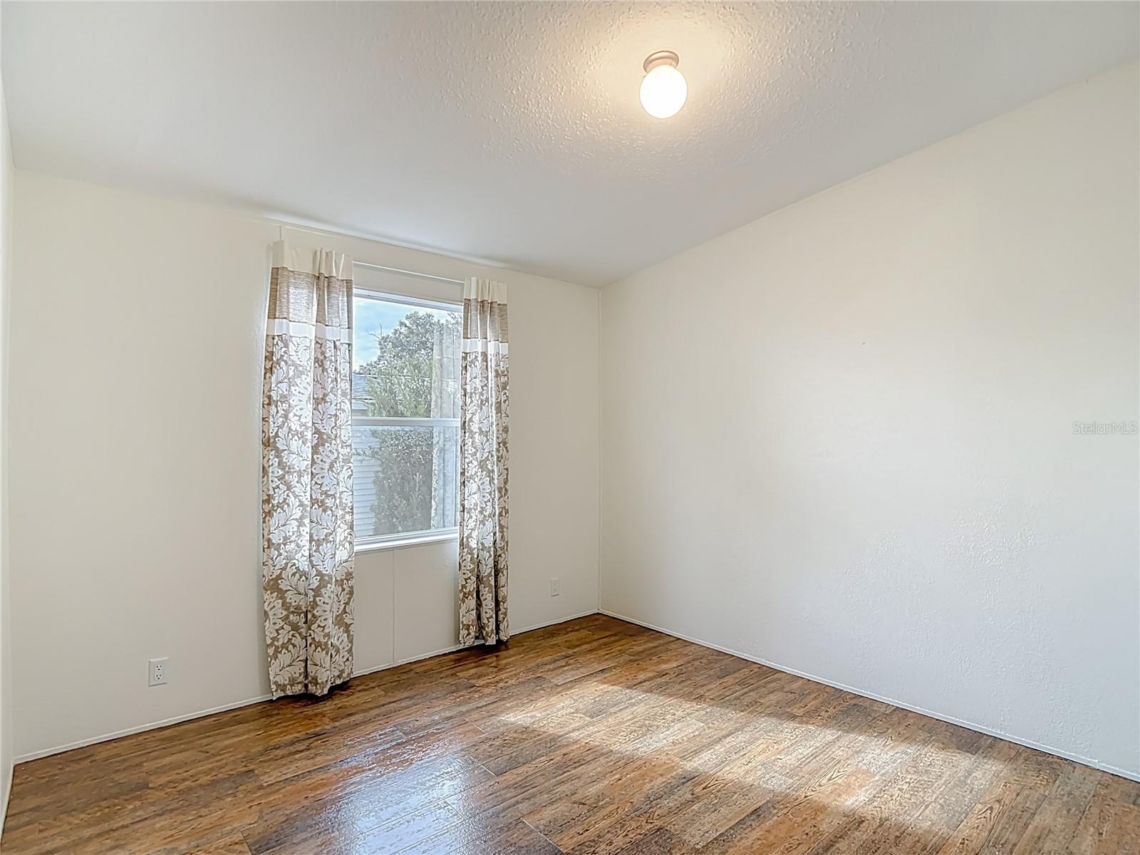 Image 31 of 58 For 15461 Brookridge Boulevard