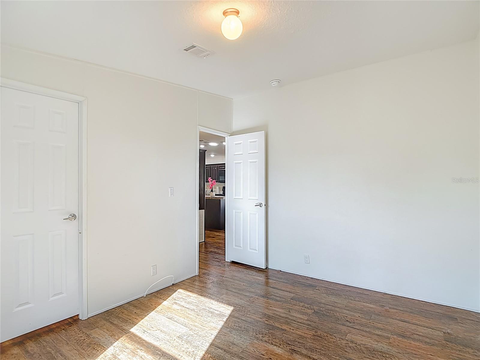 Image 39 of 58 For 15461 Brookridge Boulevard