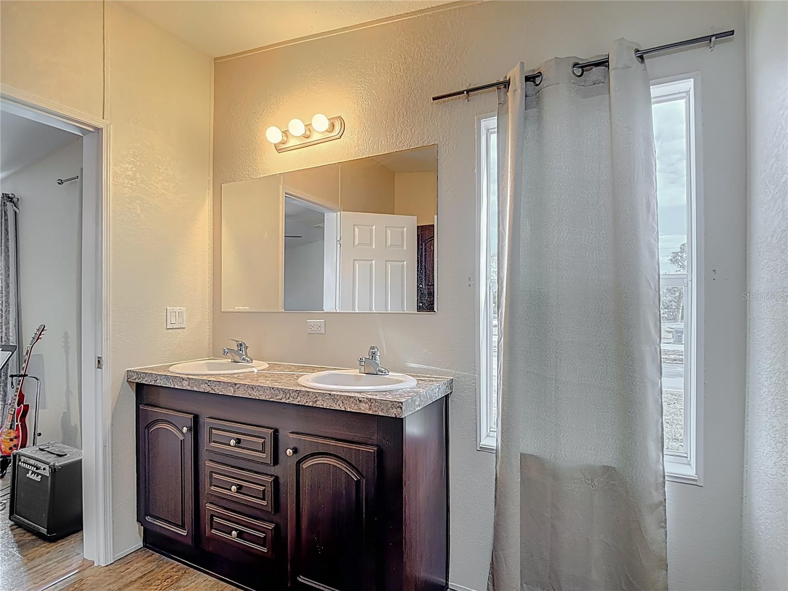 Image 48 of 58 For 15461 Brookridge Boulevard