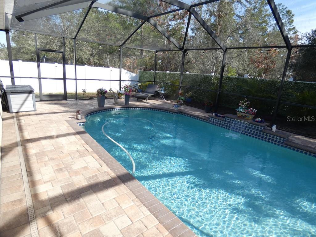 Listing photo id 9 for 3604 Windance Avenue