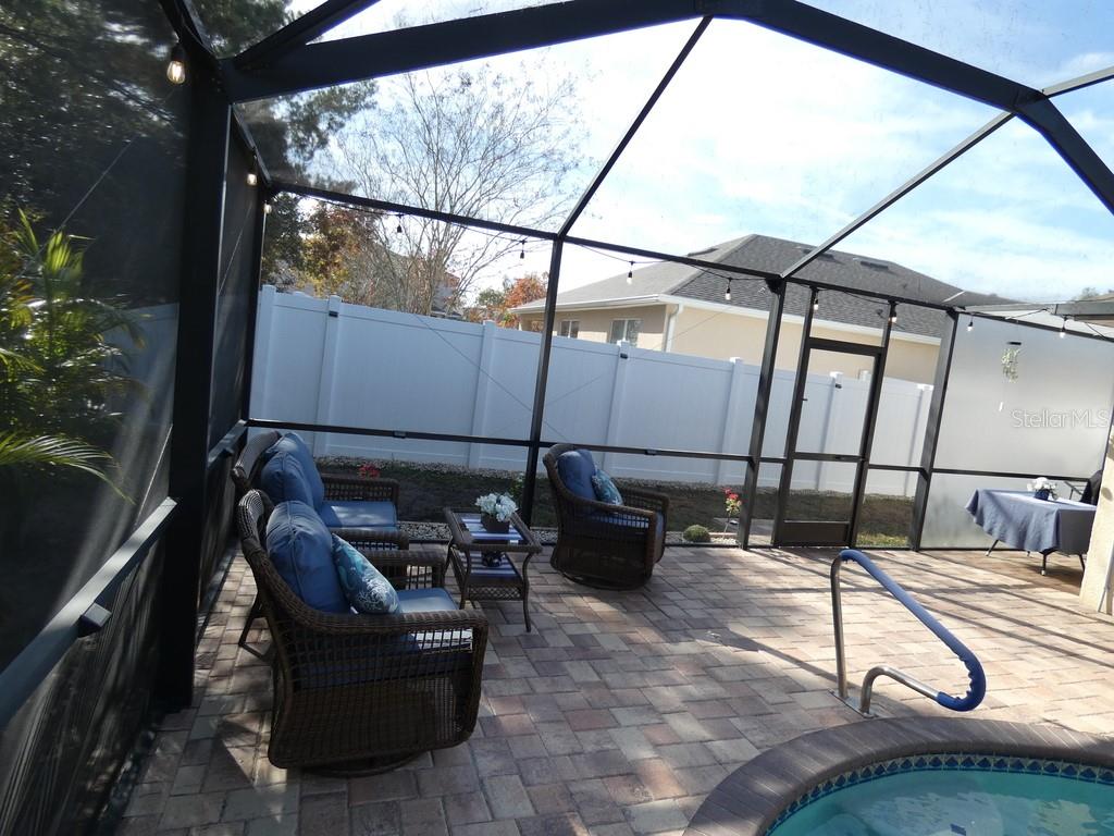 Listing photo id 11 for 3604 Windance Avenue