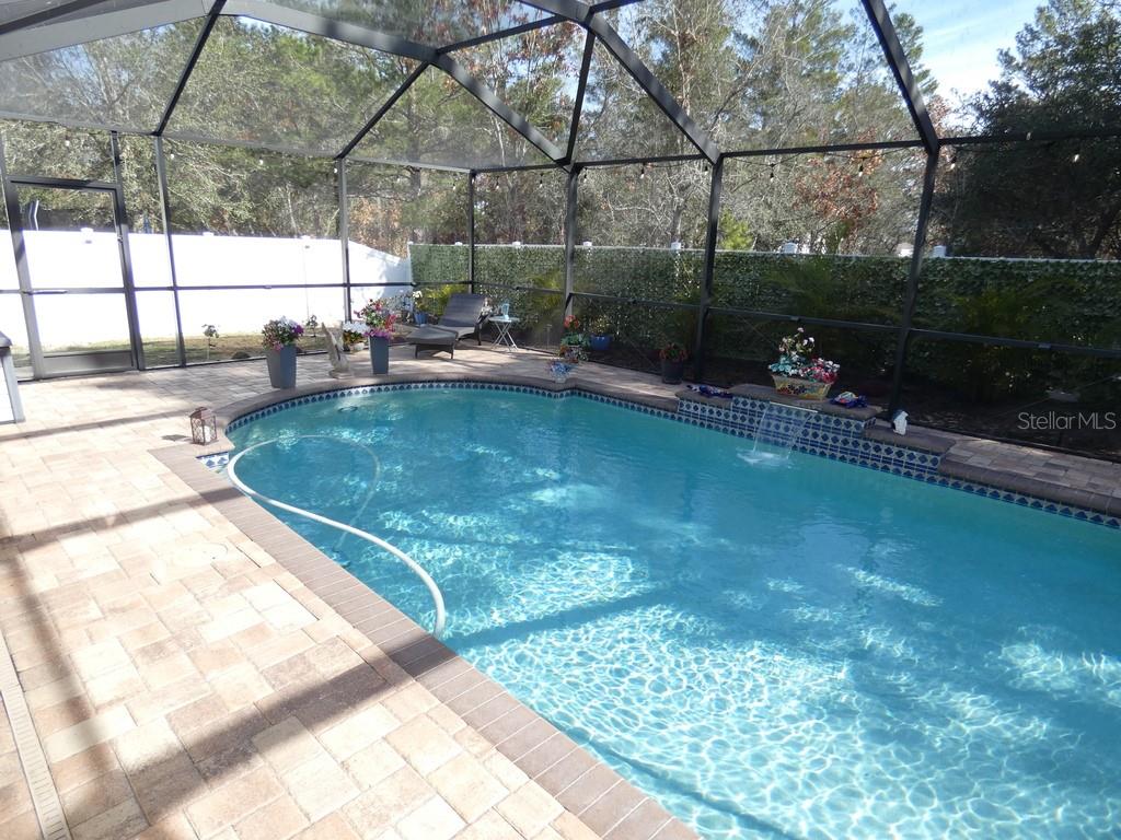 Listing photo id 15 for 3604 Windance Avenue