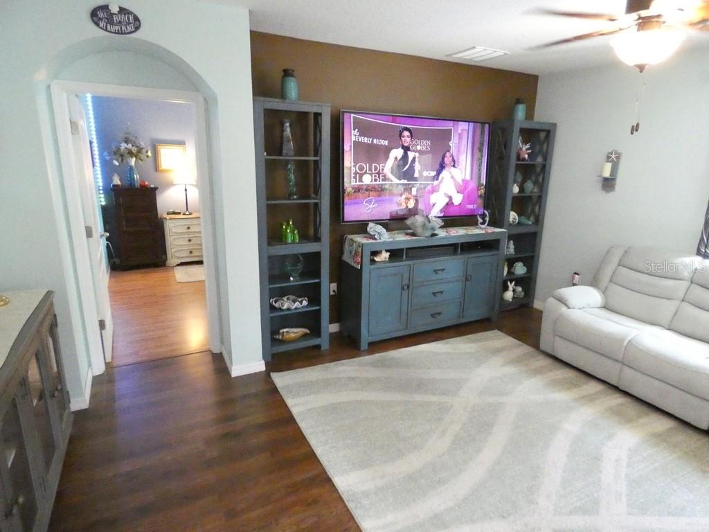 Listing photo id 17 for 3604 Windance Avenue