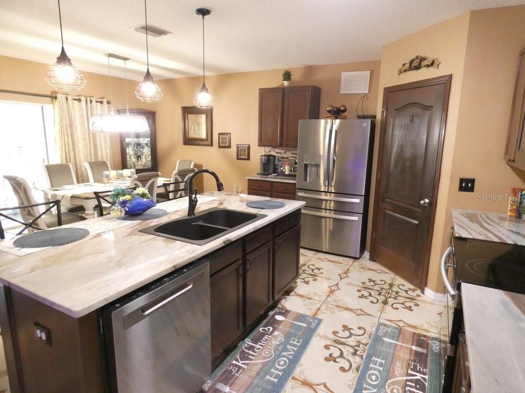 Listing photo id 19 for 3604 Windance Avenue