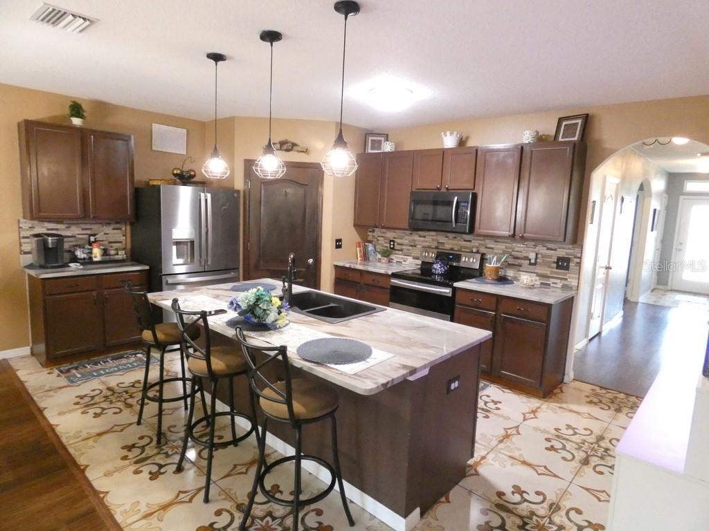 Listing photo id 5 for 3604 Windance Avenue