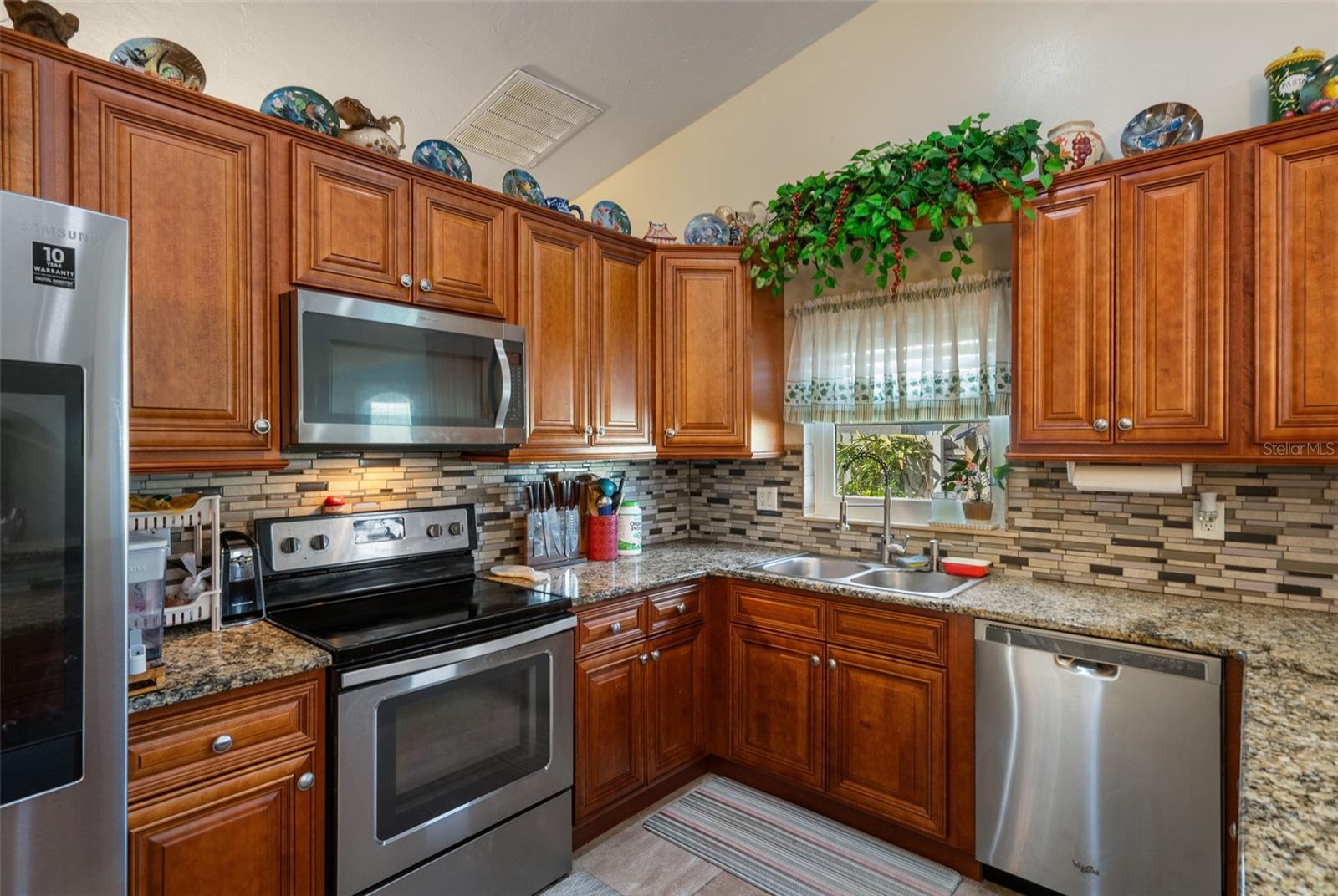 Image 13 of 63 For 10421 Templewood Court