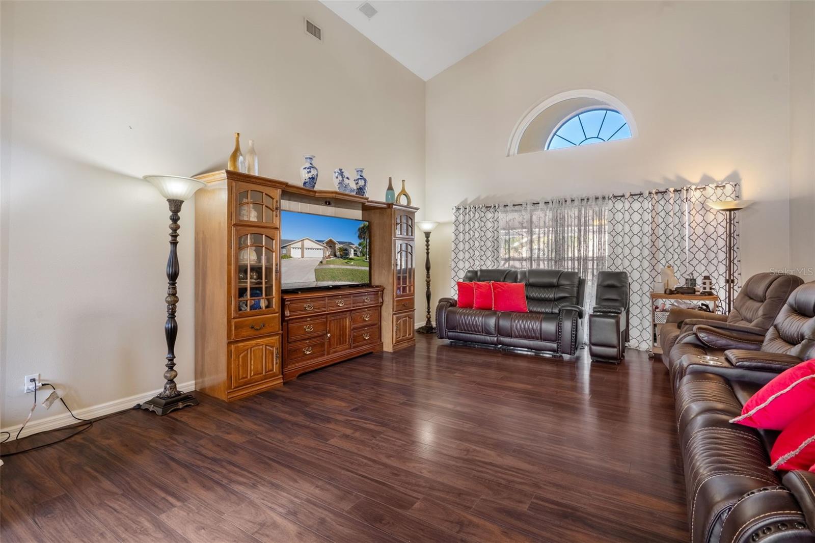 Image 8 of 63 For 10421 Templewood Court